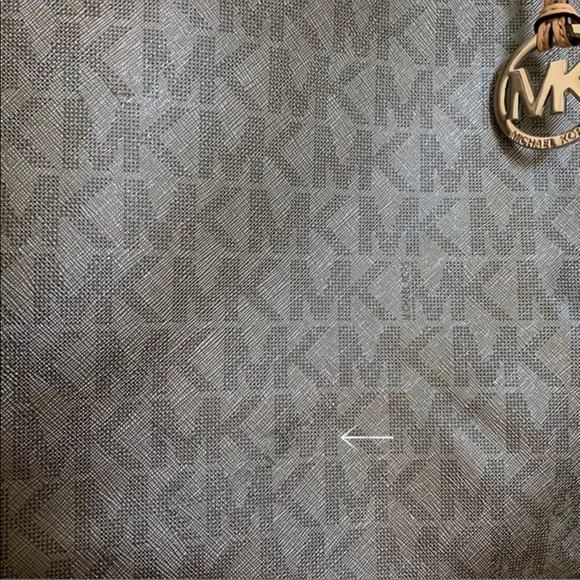 Authentic Michael Kors Tote Bag - Picture 11 of 11